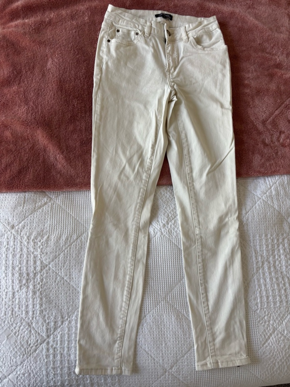 CHARLIE B Off-White Skinny Jeans